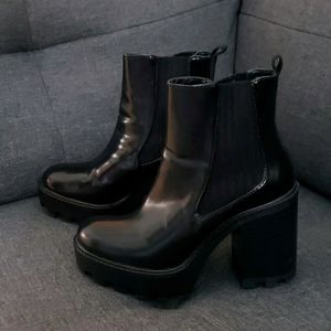 Zara black platform Chelsea boots